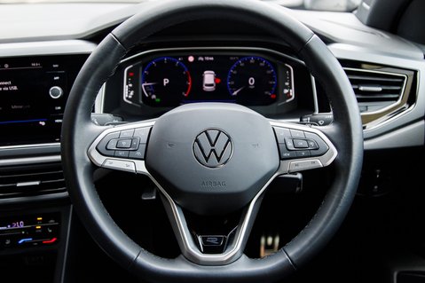 Volkswagen Polo R-LINE TSI DSG 15