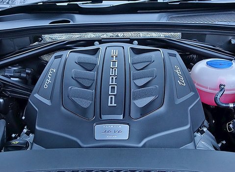 Porsche Macan Turbo 5