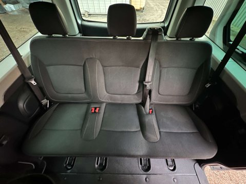 Renault Trafic 2.0 dCi LL30 Advance EDC L2 H1 Euro 6 (s/s) 5dr (9 Seat) 23
