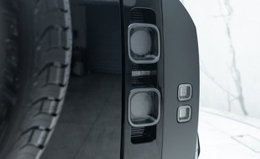 Land Rover Defender OCTA EDITION ONE 45