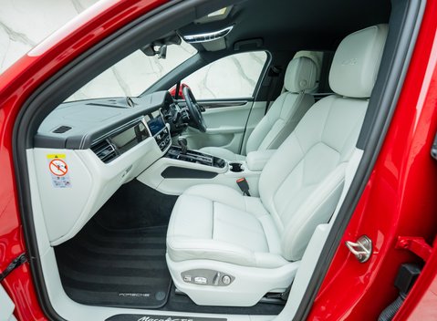 Porsche Macan GTS 19