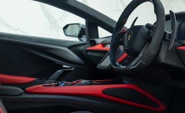 Lamborghini Revuelto 15