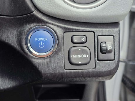 Toyota Yaris 1.5 VVT-h T Spirit Hatchback 5dr Petrol Hybrid CVT Euro 5 (101 ps) 29