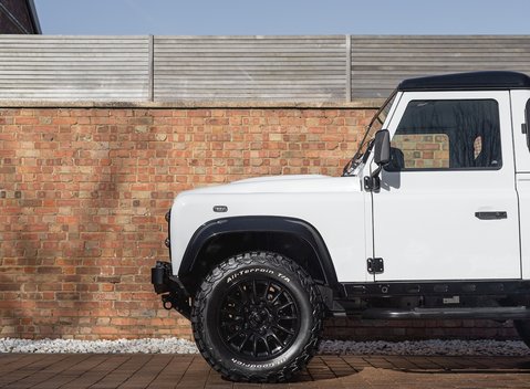 Land Rover Defender 90 Bowler Edition 28