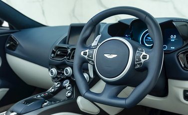 Aston Martin V8 Vantage Roadster 12