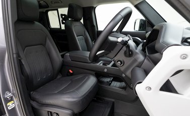 Land Rover Defender 110 HSE P300 10