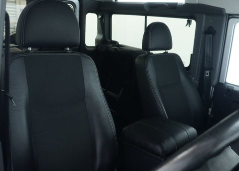 Land Rover Defender 2.4 TDCi XS Station Wagon 3dr Diesel Manual 4WD SWB Euro 4 (122 bhp) 39