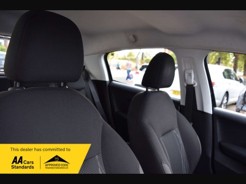 Peugeot 208 1.4 208 Active HDi 5dr 33