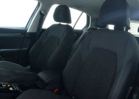 Volkswagen Golf 1.4 TSI 13kWh Style Hatchback 5dr Petrol Plug-in Hybrid DSG Euro 6 (s/s) (2 52