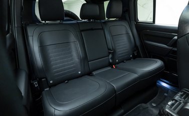 Land Rover Defender 110 OCTA EDITION ONE 19