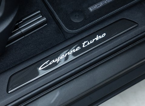Porsche Cayenne TURBO E-HYBRID GT 30