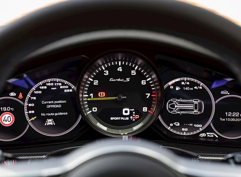 Porsche Panamera Turbo S E-Hybrid Sport Turismo 18