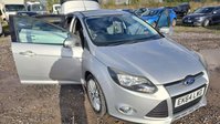 Ford Focus 1.6 Zetec Navigator Hatchback 5dr Petrol Powershift Euro 5 (125 ps) 5