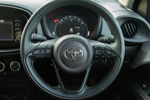 Toyota Aygo X VVT-I PURE 21