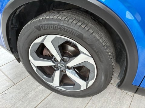 Nissan Qashqai 1.3 DIG-T MHEV N-Connecta XTRON Euro 6 (s/s) 5dr 9