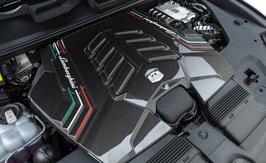 Lamborghini Urus 30