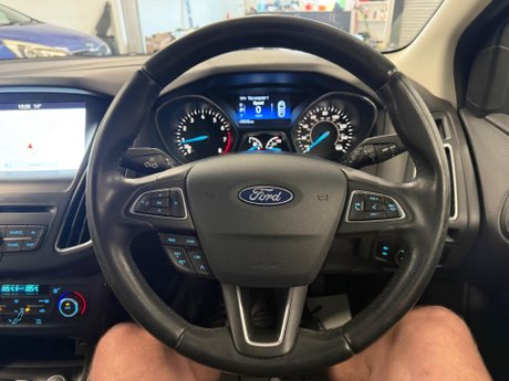 Ford Focus 1.0T EcoBoost Titanium Euro 6 (s/s) 5dr 37