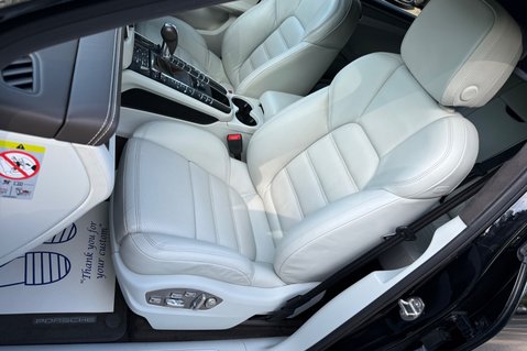 Porsche Macan TURBO PDK - TWO OWNERS -LANE ASSIST -20 INCH ALLOYS -APPLE CAR PLAY 21
