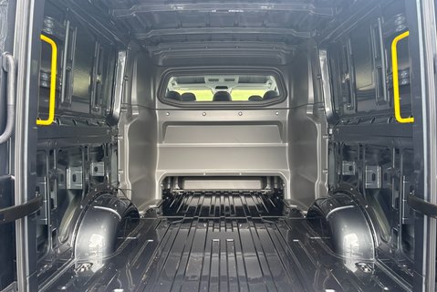 MAN TGE 3.180 4Motion Standard Lr DCIV - DSG Auto - 6 Seats 13