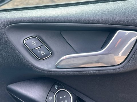 Ford Fiesta TITANIUM 21