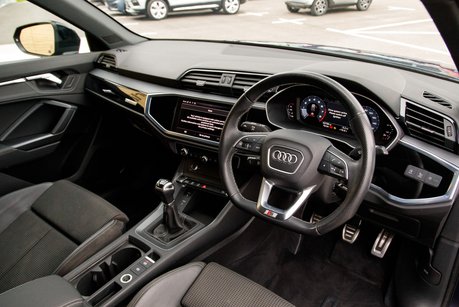 Audi Q3 TFSI S LINE BLACK EDITION