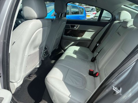 Jaguar XF 2.2d Premium Luxury Saloon 4dr Diesel Auto Euro 5 (s/s) (190 ps) 15