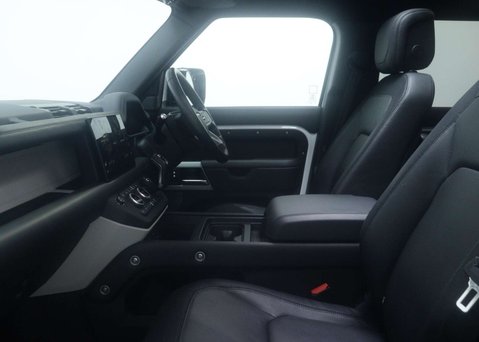 Land Rover Defender 3.0 Defender X-Dynamic HSE D MHEV A 4WD 5dr 68