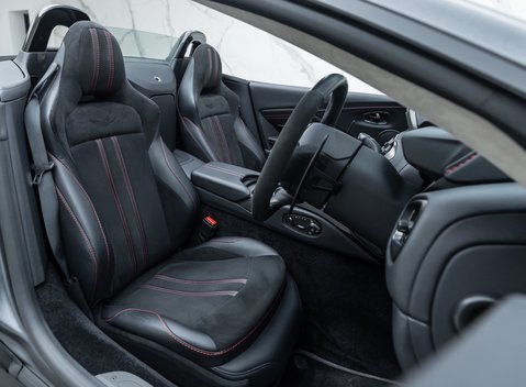 Aston Martin V8 Vantage ROADSTER 17