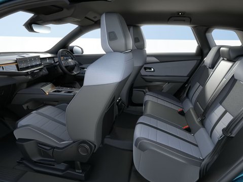 New Grandland Ultimate 1.2 136PS Hybrid e-DCT6 Dual Clutch from £292 per month 0% APR PCP 5