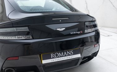 Aston Martin V12 Vantage S 34