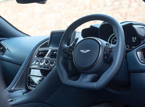 Aston Martin DBS Superleggera 11