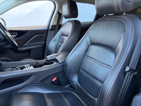 Jaguar F-Pace 2.0 F-PACE Prestige AWD D Auto 4WD 5dr 81