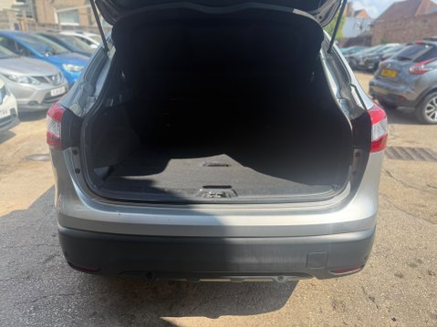 Nissan Qashqai 1.2 DIG-T Acenta Premium SUV 5dr Petrol Manual 2WD 5
