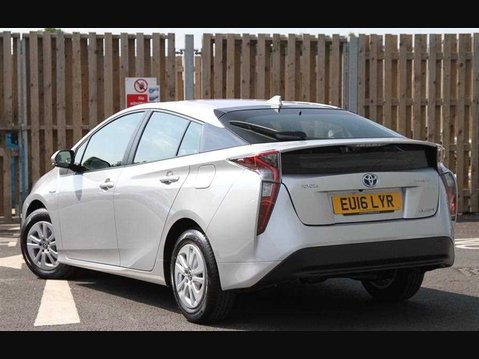 Toyota Prius VVT-I ACTIVE 2