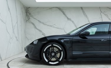 Porsche Taycan 4S 31