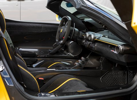 Ferrari LaFerrari Aperta 17