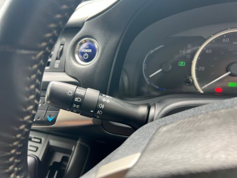 Lexus CT 200H LUXURY 32
