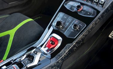 Lamborghini Huracan Spyder LP640-4 Performante 19