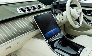 Mercedes-Benz S Class S580 Maybach First Class 29