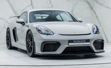 Porsche Cayman GT4 718 9