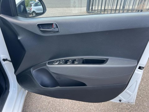 Hyundai i10 1.2 SE Auto Euro 6 5dr 29