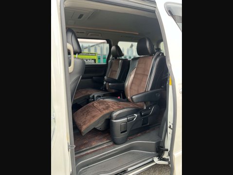 Toyota Alphard GOLDEN EYES II V6 15