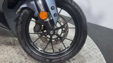 Yamaha R125 YZF 2023 ONLY 4K 1 OWNER NEW MOT SERVICED SPORTS BIKE 125CC 11