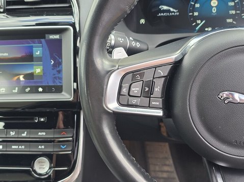 Jaguar XE R-SPORT INGENIUM AWD 16