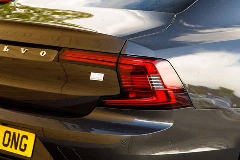 Volvo S90 RECHARGE T8 R-DESIGN AWD 9