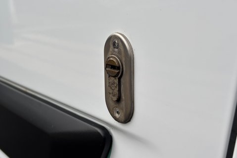 Ford Transit Custom 300 L2 H2 Trend 130 ps Panel Van - Air Con 22