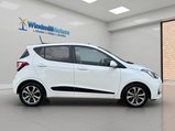 Hyundai i10 1.2 Premium SE Euro 6 5dr 3
