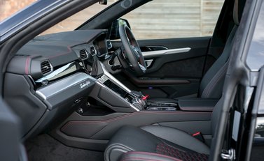 Lamborghini Urus 16