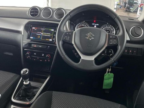 Suzuki Vitara SZ-T BOOSTERJET MHEV 3