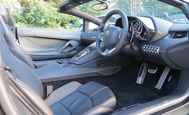 Lamborghini Aventador LP 700-4 Roadster 14